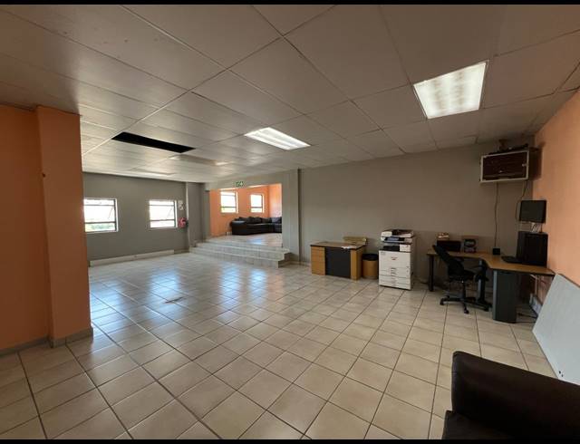 1,093M² WAREHOUSE TO LET IN STRIJDOMPARK